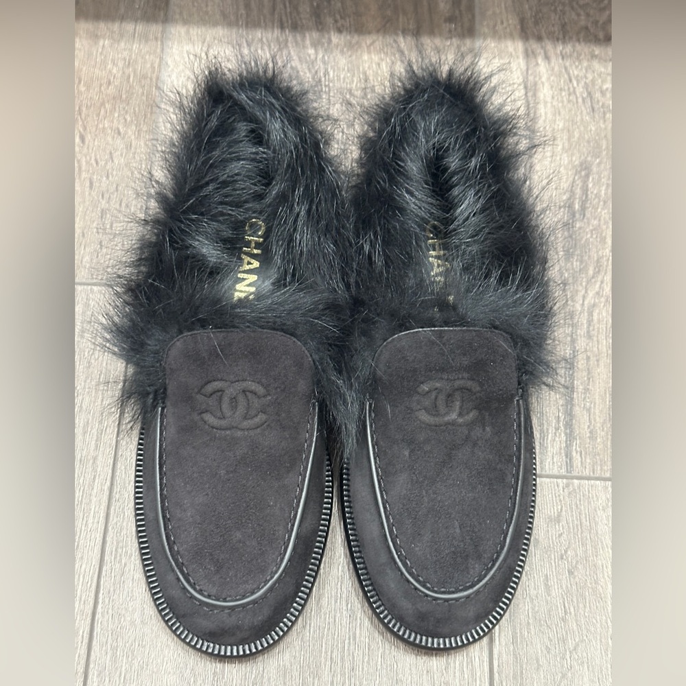 Chanel COCO NEIGE BLACK SUEDE LEATHER LOAFERS WITH FUR. SIZE 37 NEW